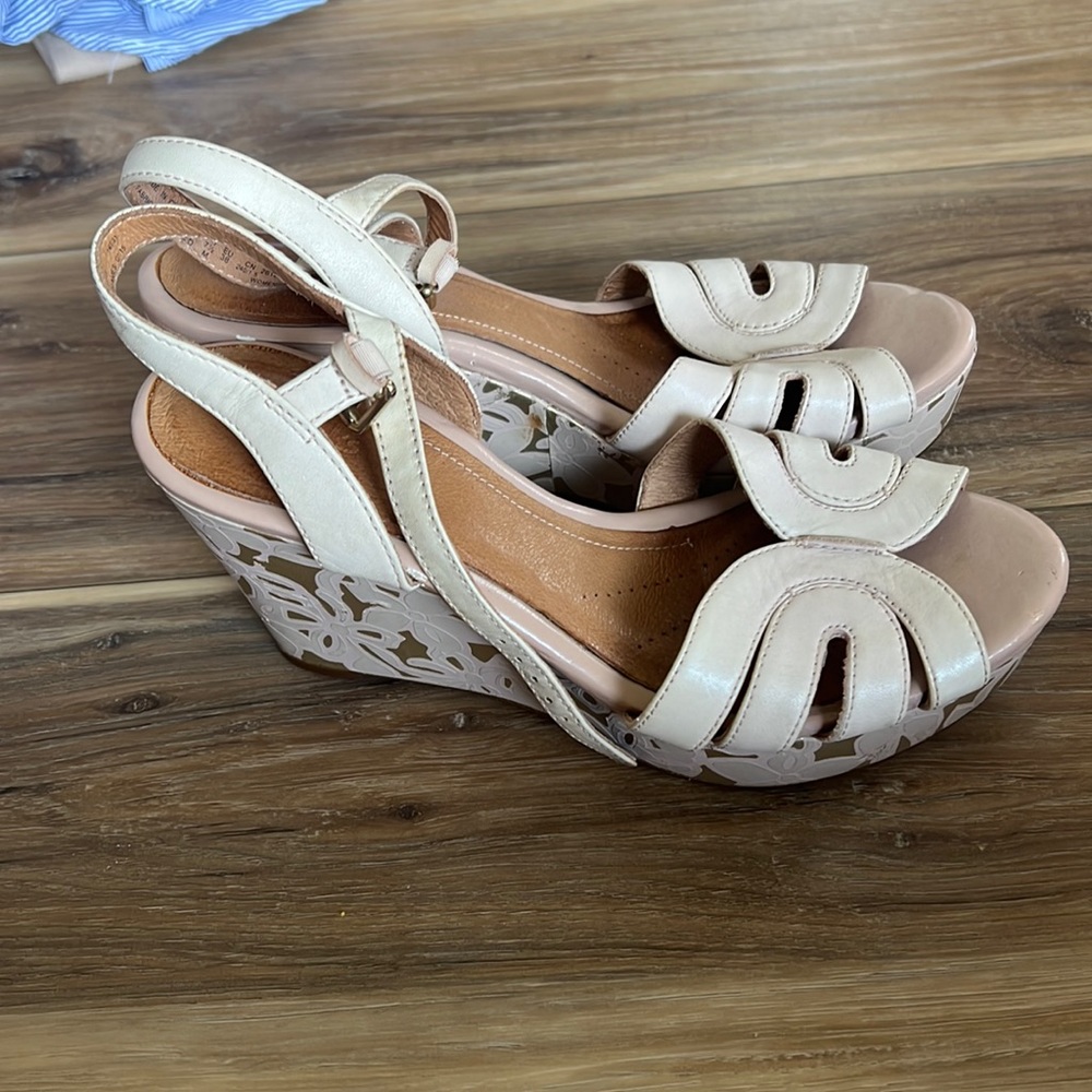 Clarks wedge neutral sandal